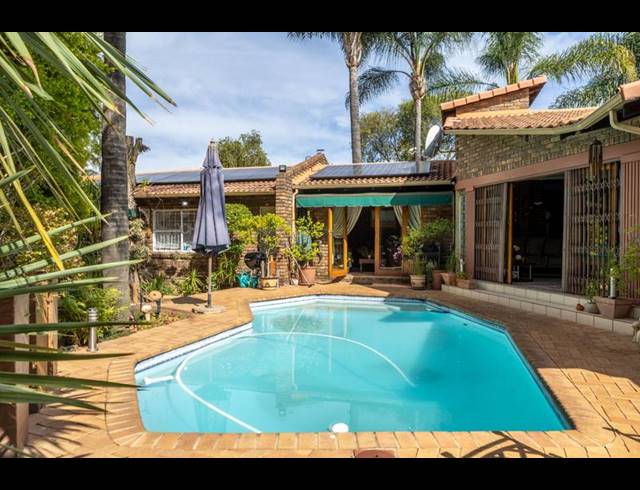 4 BEDROOM HOUSE FOR SALE IN DOWERGLEN EXT 3